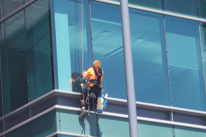 Why Should Hire a Professional House Cleaning Service